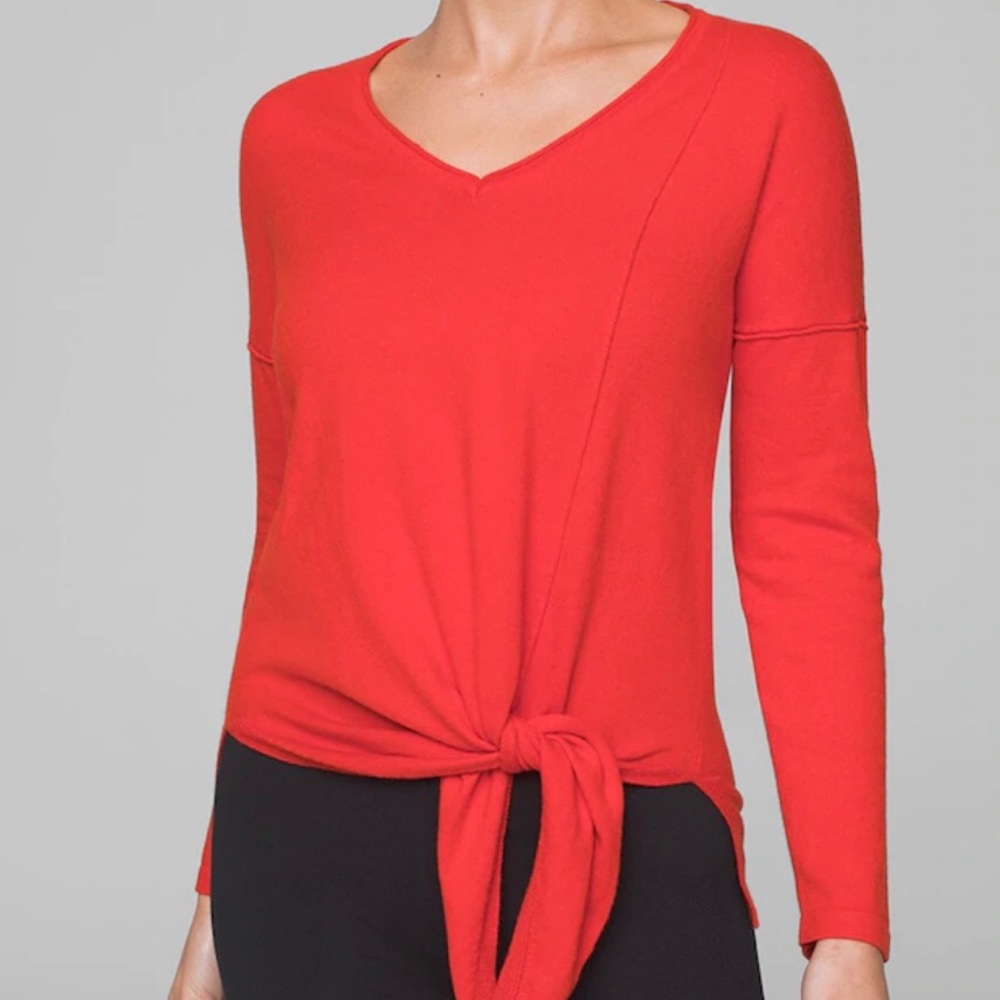 Beautiful Soft Soma hi lo sweater with tie